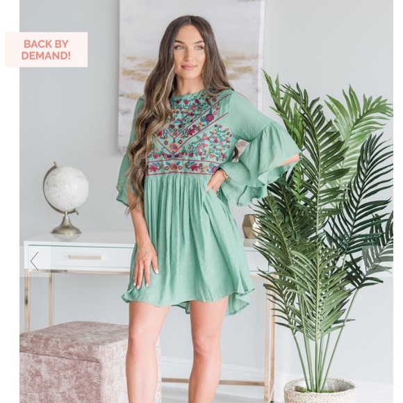 Umgee Dresses & Skirts - Green Floral Swing Dress: Large